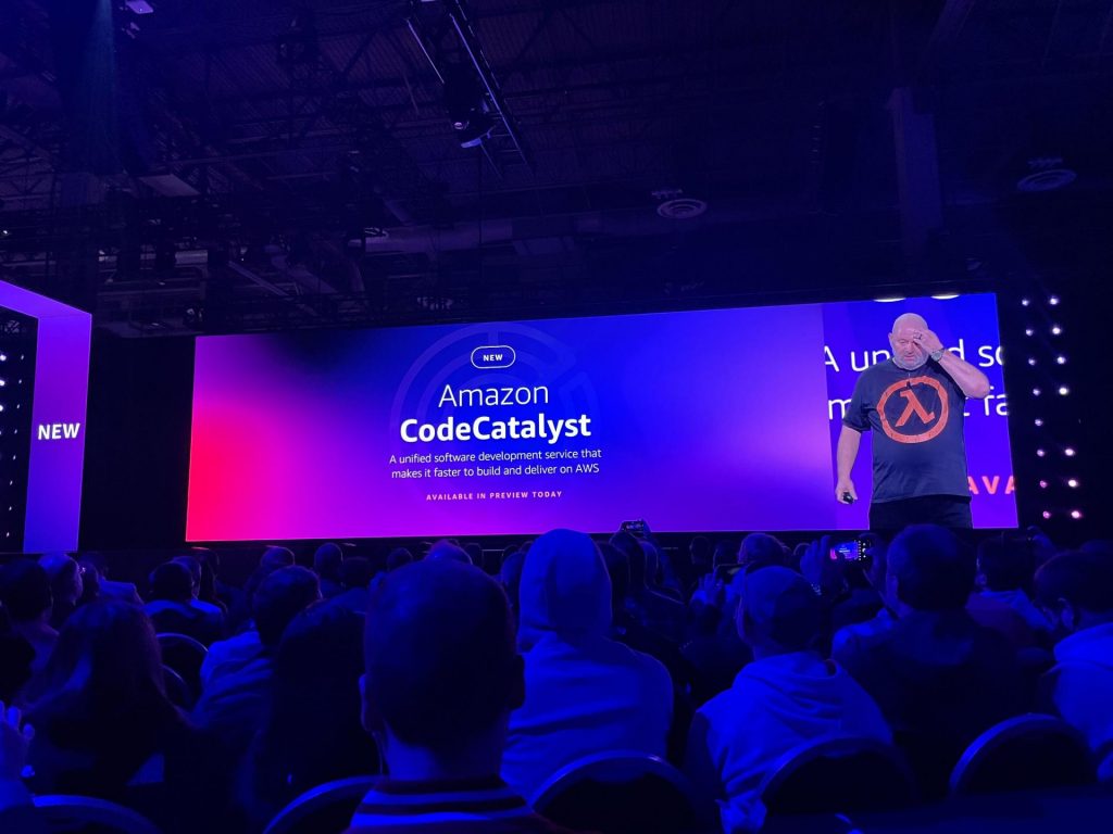 【AWS re:Invent 2022】新サービス Amazon CodeCatalyst のセッションを受けてきた！ | iret.media