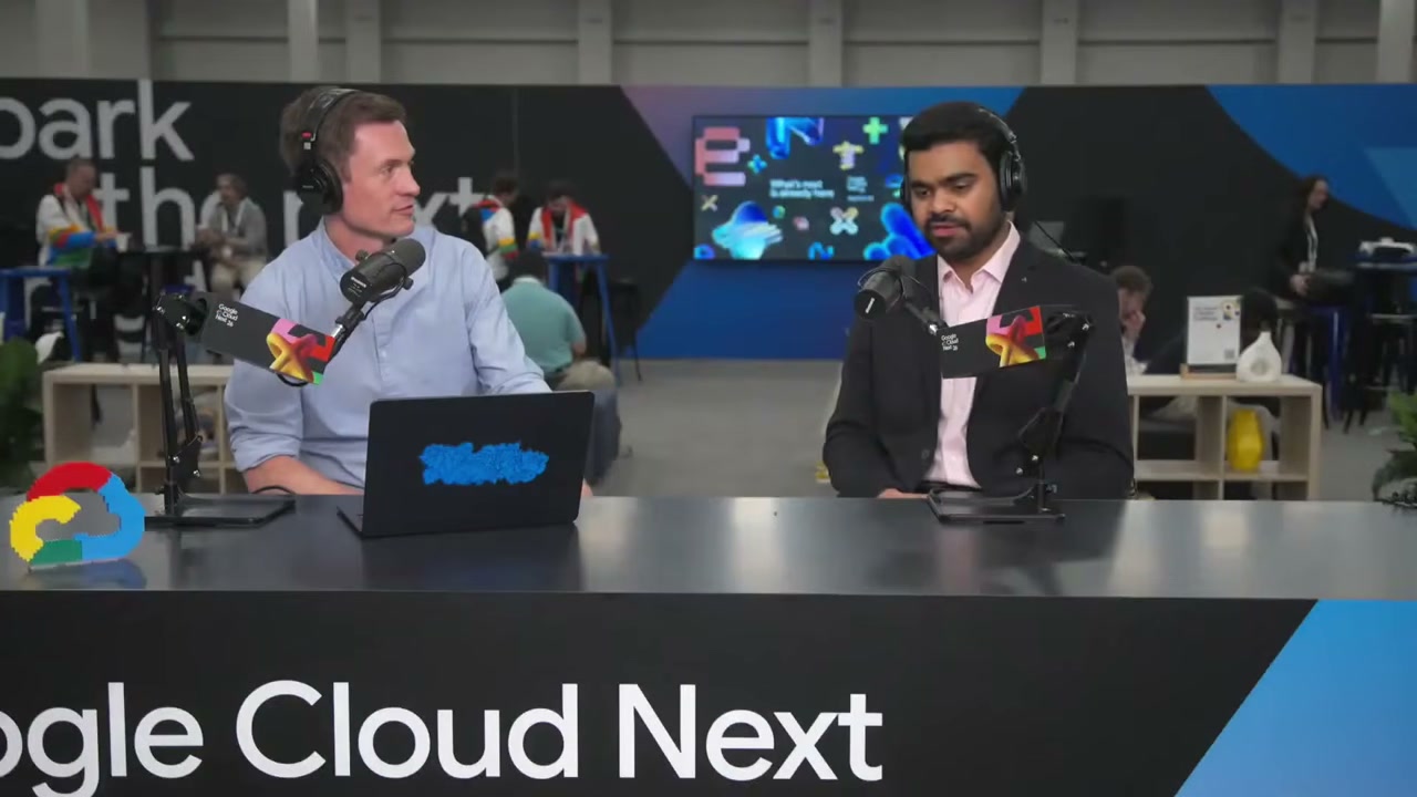 収録スタジオの 2 ショット