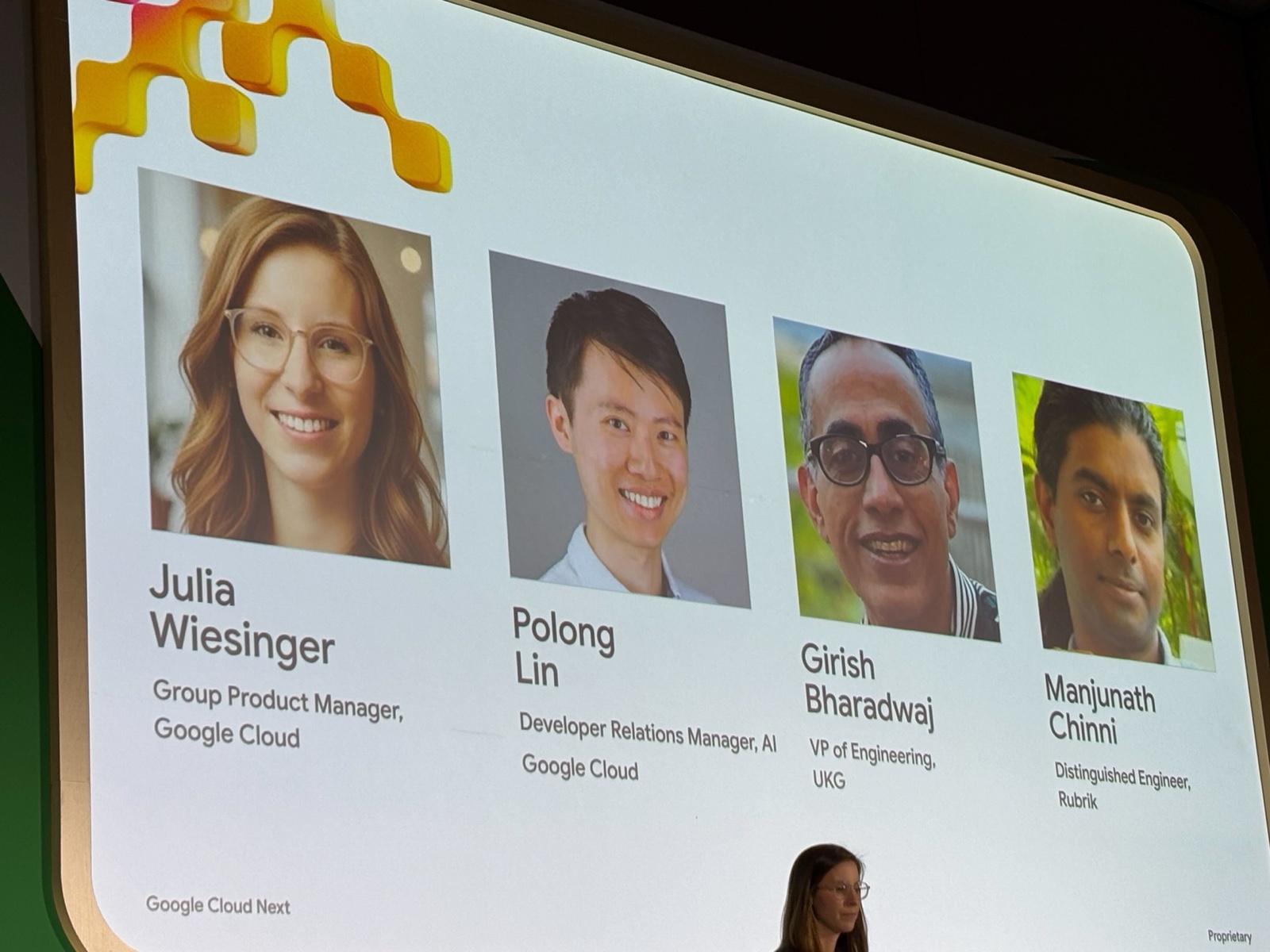 登壇者スライド